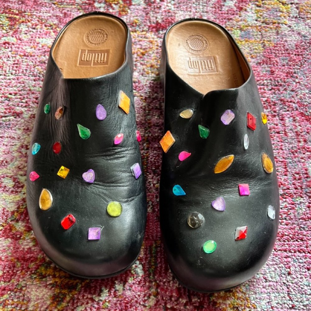 Bejeweled Black Fit Flop Clogs Size 8 Women